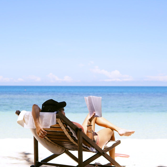 How To Enjoy Reading On The Beach - Antsy Labs