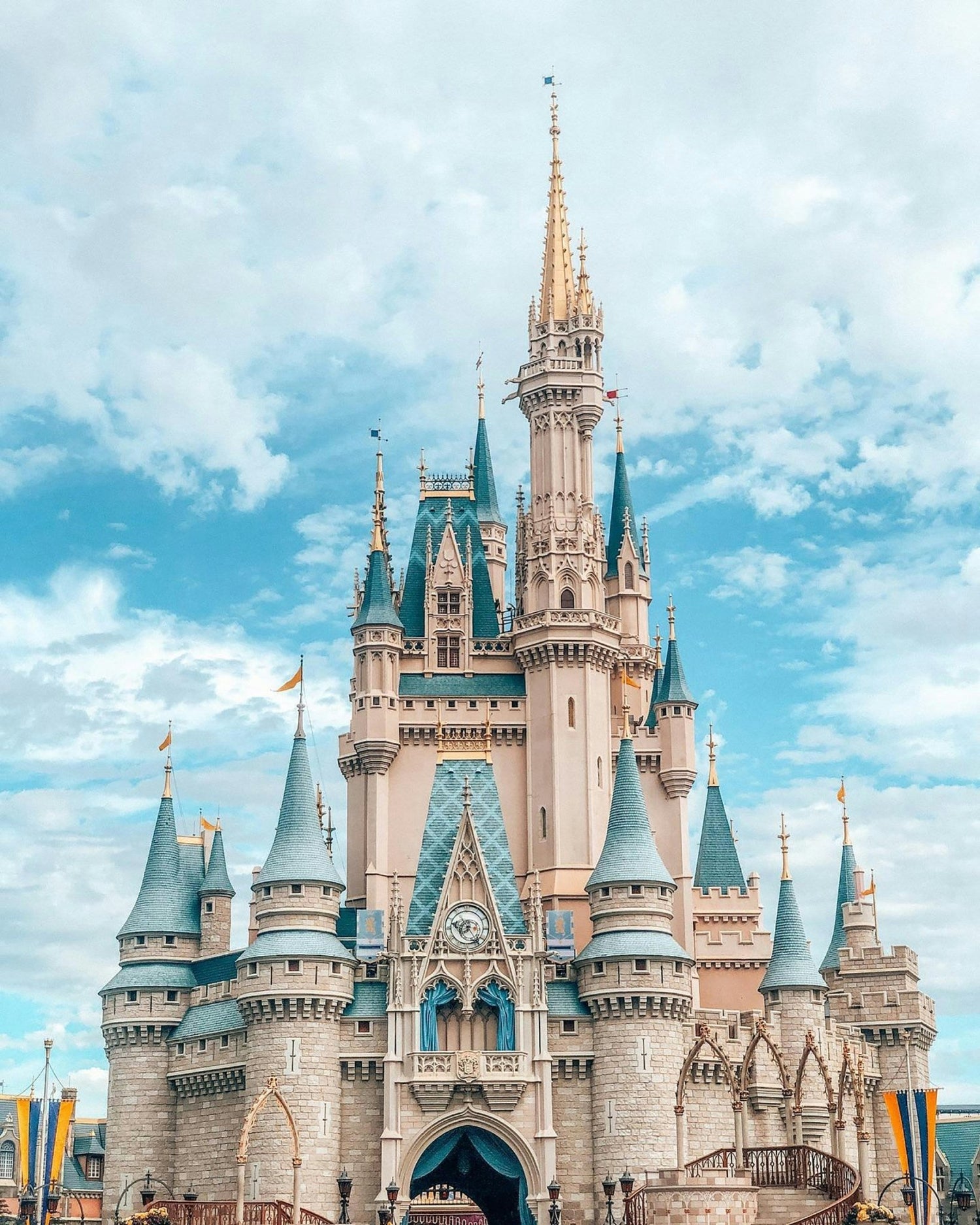 Where To Trade Disney Pins: Best Boards, Lanyards, Resorts, And Beyond - Antsy Labs
